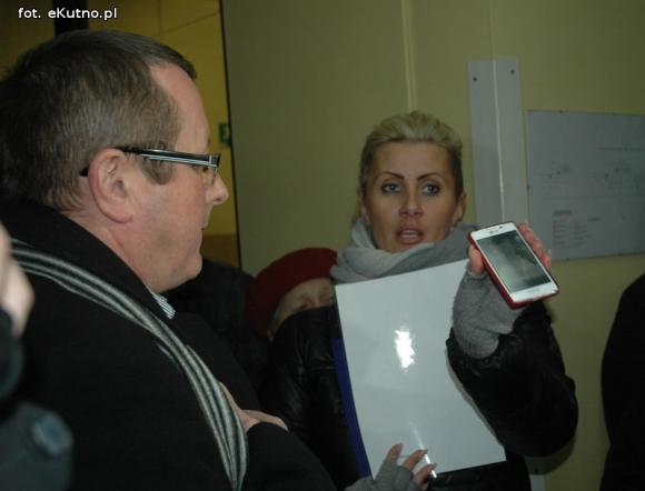 Rozpacz, żal i gniew rodzin zmarłych dzieci. Starosta tłumaczył się za lekarzy