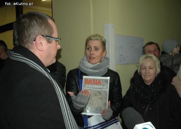 Rozpacz, żal i gniew rodzin zmarłych dzieci. Starosta tłumaczył się za lekarzy