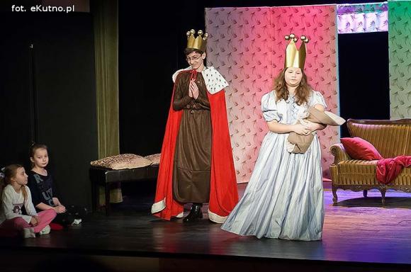 Oryginalny scenariusz i brawurowy występ małych aktorów. 49. premiera Teatru Puszek za nami