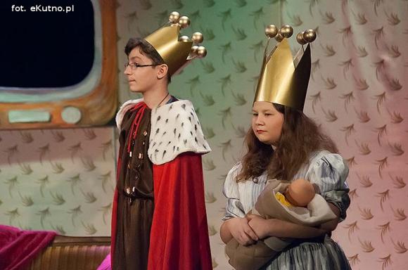 Oryginalny scenariusz i brawurowy występ małych aktorów. 49. premiera Teatru Puszek za nami