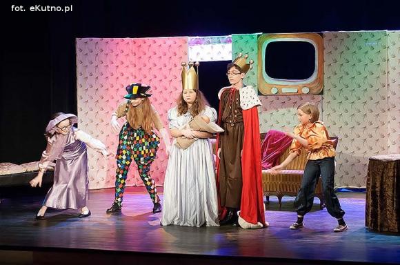 Oryginalny scenariusz i brawurowy występ małych aktorów. 49. premiera Teatru Puszek za nami