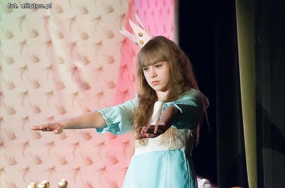 Oryginalny scenariusz i brawurowy występ małych aktorów. 49. premiera Teatru Puszek za nami