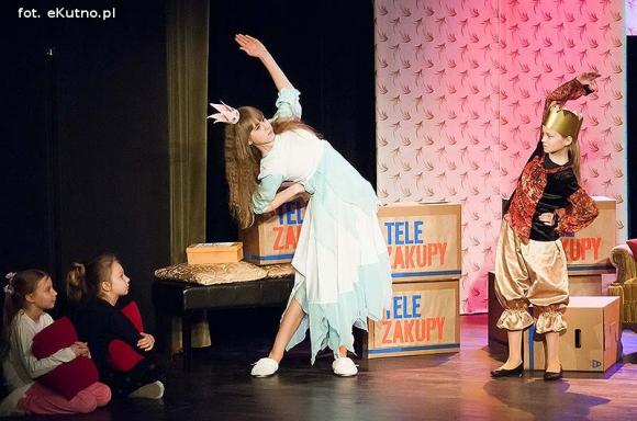 Oryginalny scenariusz i brawurowy występ małych aktorów. 49. premiera Teatru Puszek za nami