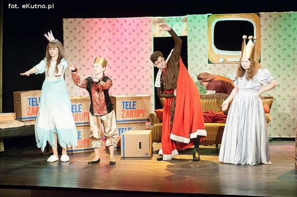 Oryginalny scenariusz i brawurowy występ małych aktorów. 49. premiera Teatru Puszek za nami