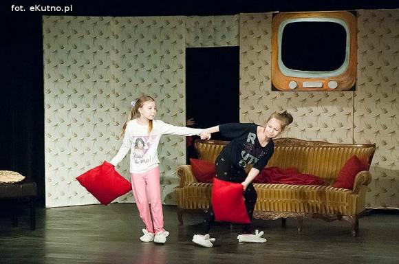 Oryginalny scenariusz i brawurowy występ małych aktorów. 49. premiera Teatru Puszek za nami