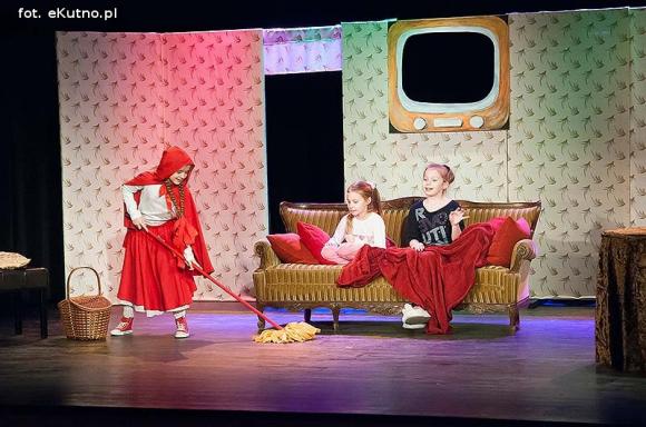 Oryginalny scenariusz i brawurowy występ małych aktorów. 49. premiera Teatru Puszek za nami