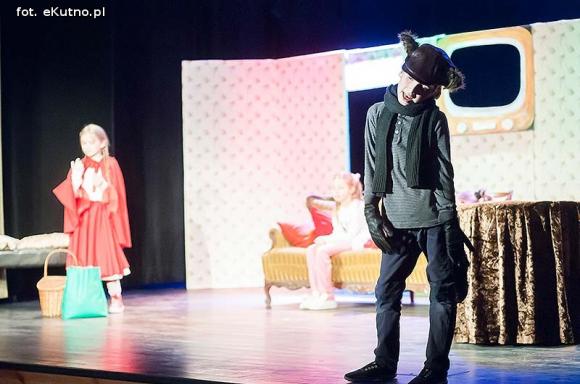 Oryginalny scenariusz i brawurowy występ małych aktorów. 49. premiera Teatru Puszek za nami