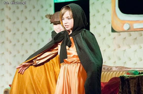 Oryginalny scenariusz i brawurowy występ małych aktorów. 49. premiera Teatru Puszek za nami