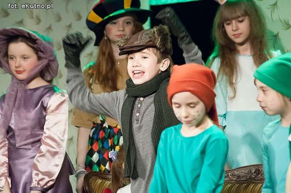 Oryginalny scenariusz i brawurowy występ małych aktorów. 49. premiera Teatru Puszek za nami