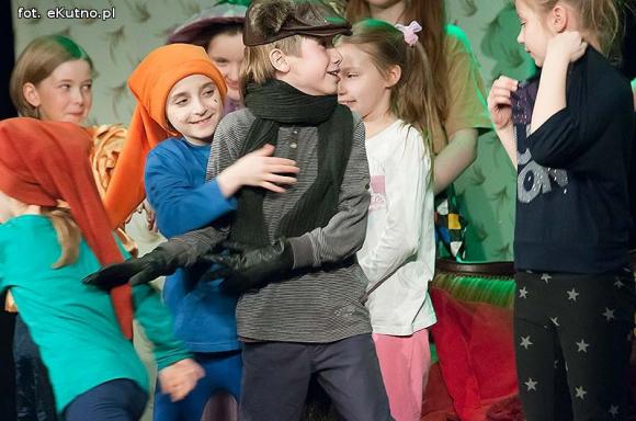 Oryginalny scenariusz i brawurowy występ małych aktorów. 49. premiera Teatru Puszek za nami