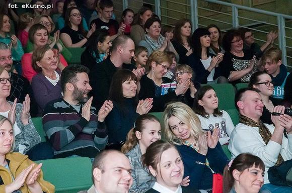 Oryginalny scenariusz i brawurowy występ małych aktorów. 49. premiera Teatru Puszek za nami