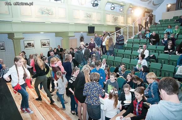 Oryginalny scenariusz i brawurowy występ małych aktorów. 49. premiera Teatru Puszek za nami