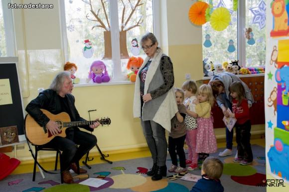 Kolorowy Świat w Bielawkach: Szanuj swoją koleżankę i swojego kolegę