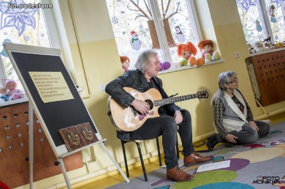 Kolorowy Świat w Bielawkach: Szanuj swoją koleżankę i swojego kolegę