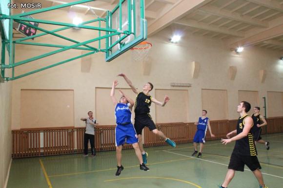 Koszykarze ZS w Żychlinie najlepsi w powiecie