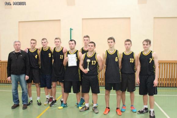 Koszykarze ZS w Żychlinie najlepsi w powiecie