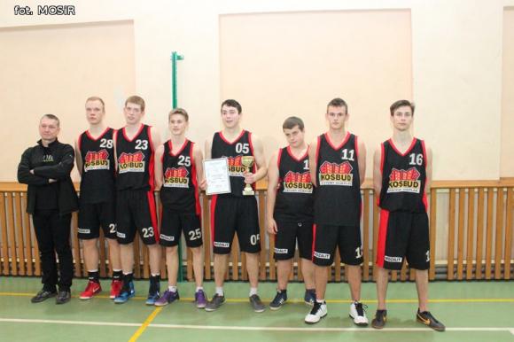 Koszykarze ZS w Żychlinie najlepsi w powiecie