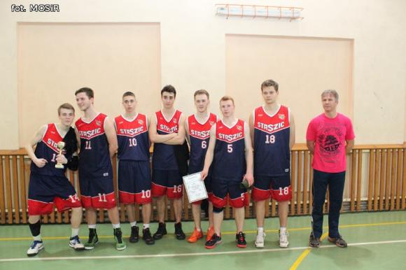 Koszykarze ZS w Żychlinie najlepsi w powiecie