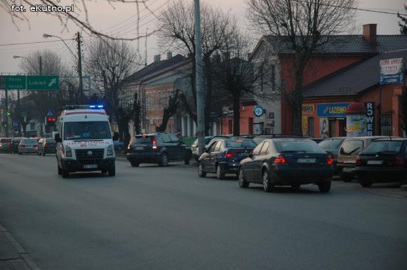 Wypadek na 29 Listopada. Motocyklista poszkodowany