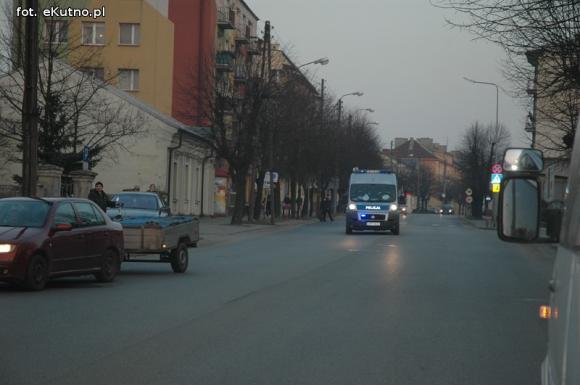 Wypadek na 29 Listopada. Motocyklista poszkodowany