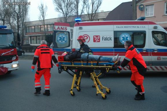 Wypadek na 29 Listopada. Motocyklista poszkodowany