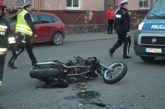 Wypadek na 29 Listopada. Motocyklista poszkodowany