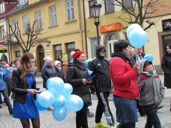 Dziś w Kutnie na niebiesko