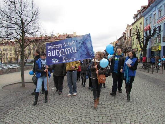 Dziś w Kutnie na niebiesko