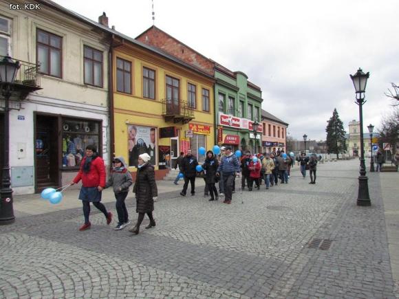 Dziś w Kutnie na niebiesko