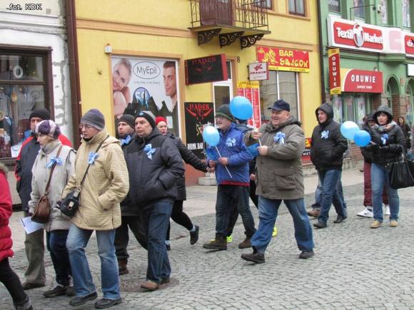 Dziś w Kutnie na niebiesko