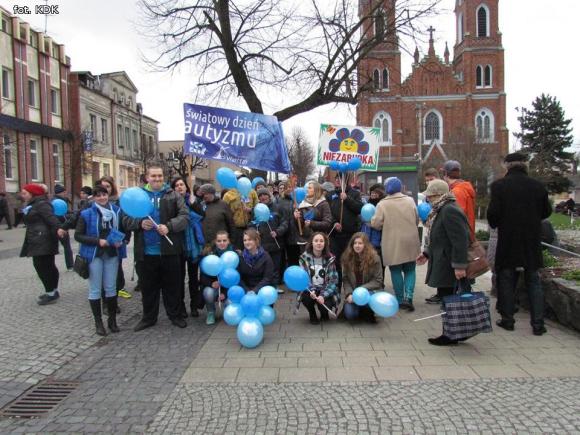Dziś w Kutnie na niebiesko