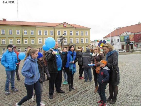 Dziś w Kutnie na niebiesko