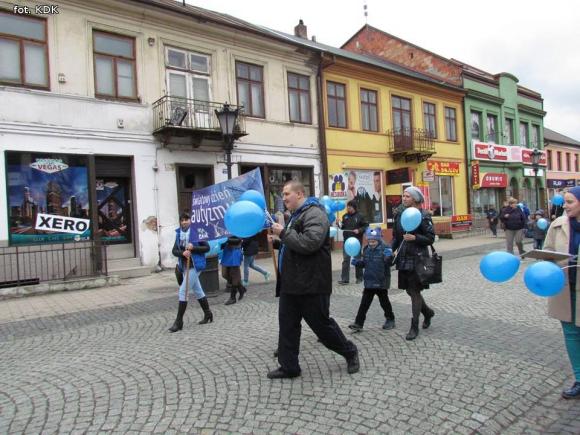 Dziś w Kutnie na niebiesko