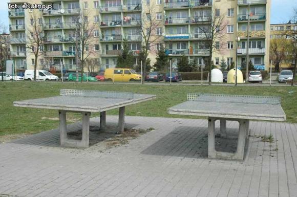 Sprawdzam. Lampy oświetlają niebo a dziura jeszcze większa