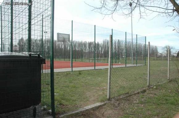 Sprawdzam. Lampy oświetlają niebo a dziura jeszcze większa