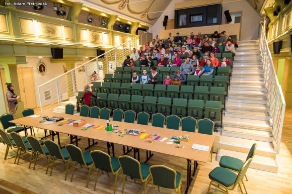 Kinematograf dla Malucha z Bolkiem i Lolkiem i papierowe podobizny kultowych bohaterów