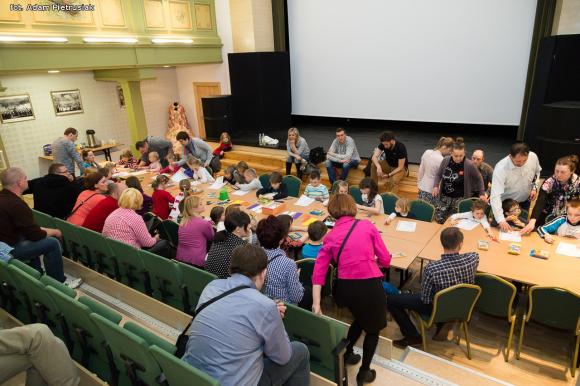 Kinematograf dla Malucha z Bolkiem i Lolkiem i papierowe podobizny kultowych bohaterów