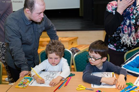 Kinematograf dla Malucha z Bolkiem i Lolkiem i papierowe podobizny kultowych bohaterów