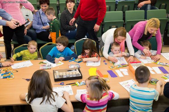 Kinematograf dla Malucha z Bolkiem i Lolkiem i papierowe podobizny kultowych bohaterów