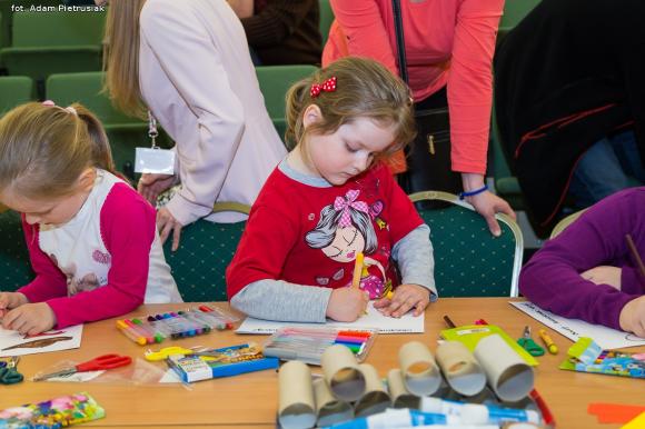 Kinematograf dla Malucha z Bolkiem i Lolkiem i papierowe podobizny kultowych bohaterów