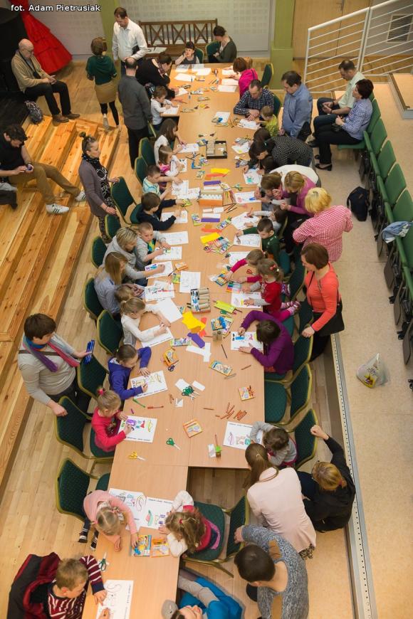 Kinematograf dla Malucha z Bolkiem i Lolkiem i papierowe podobizny kultowych bohaterów