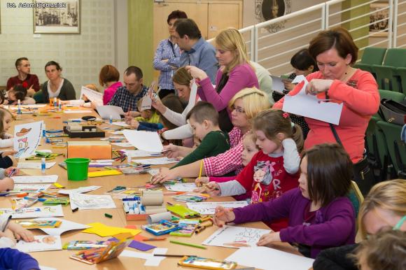 Kinematograf dla Malucha z Bolkiem i Lolkiem i papierowe podobizny kultowych bohaterów