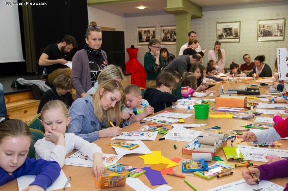 Kinematograf dla Malucha z Bolkiem i Lolkiem i papierowe podobizny kultowych bohaterów