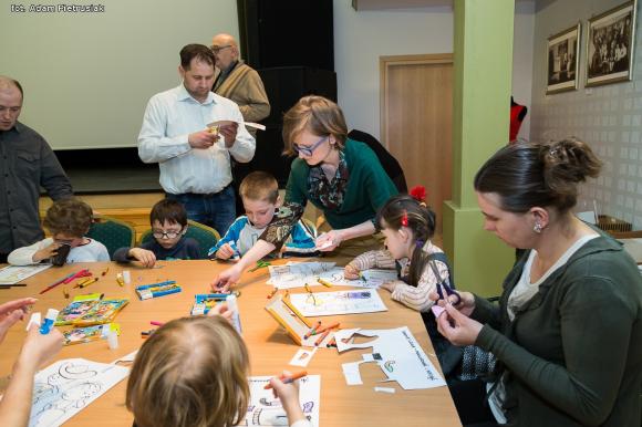 Kinematograf dla Malucha z Bolkiem i Lolkiem i papierowe podobizny kultowych bohaterów
