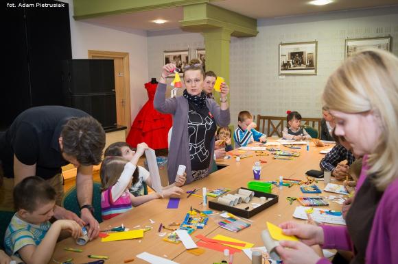 Kinematograf dla Malucha z Bolkiem i Lolkiem i papierowe podobizny kultowych bohaterów