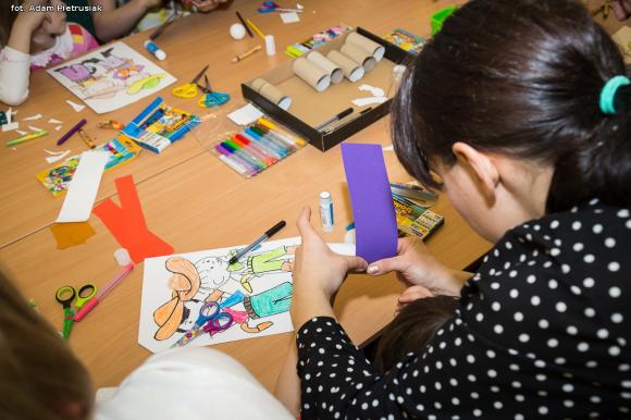 Kinematograf dla Malucha z Bolkiem i Lolkiem i papierowe podobizny kultowych bohaterów