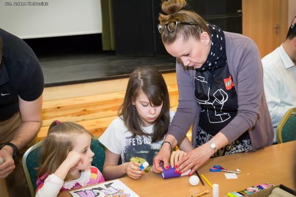 Kinematograf dla Malucha z Bolkiem i Lolkiem i papierowe podobizny kultowych bohaterów