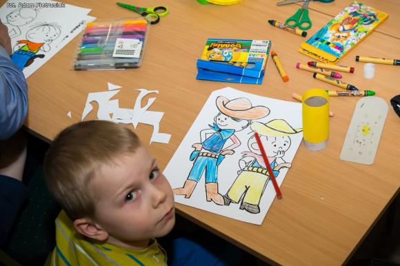 Kinematograf dla Malucha z Bolkiem i Lolkiem i papierowe podobizny kultowych bohaterów