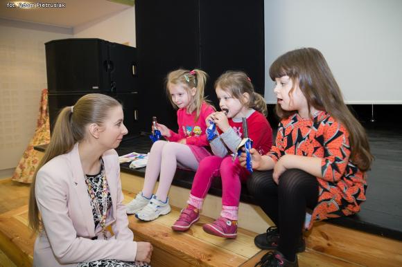 Kinematograf dla Malucha z Bolkiem i Lolkiem i papierowe podobizny kultowych bohaterów