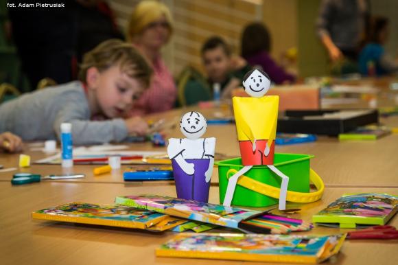 Kinematograf dla Malucha z Bolkiem i Lolkiem i papierowe podobizny kultowych bohaterów